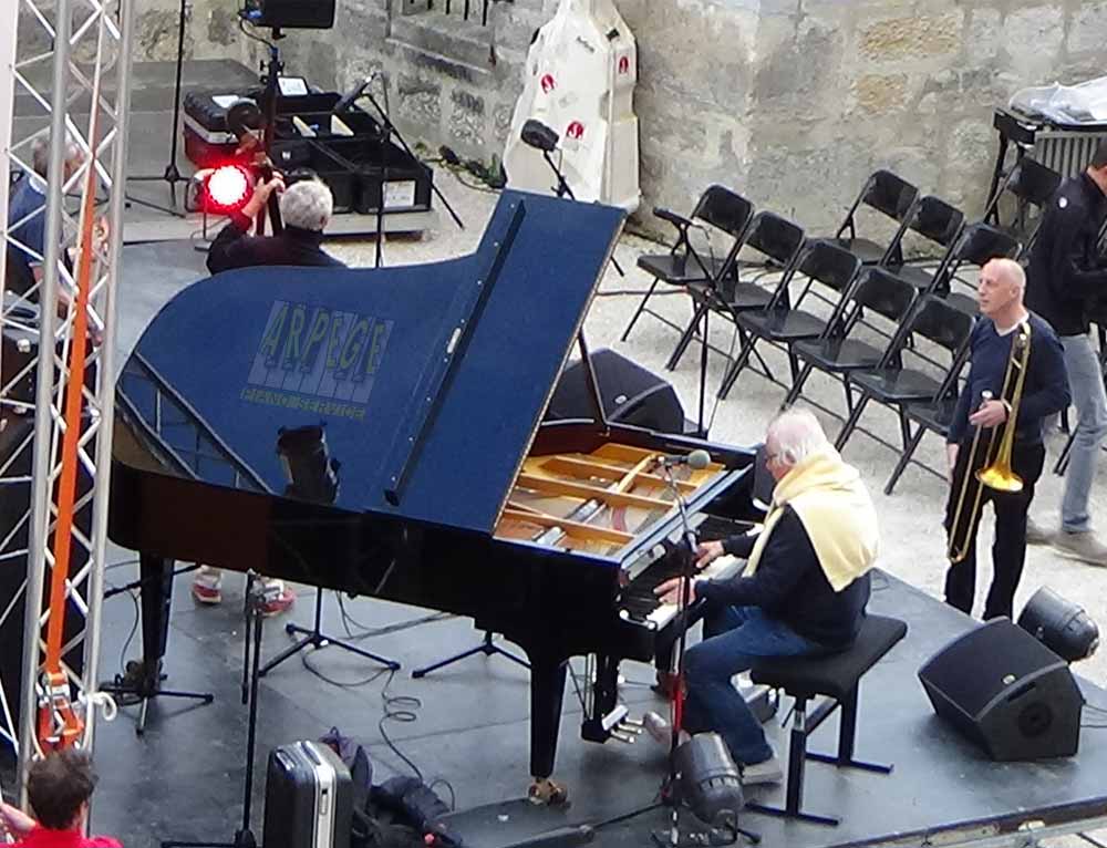 Pierre Jean, Piano, lors de la balance son des Haricots Rouges à Fort l'Ecluse, Pays de Gex