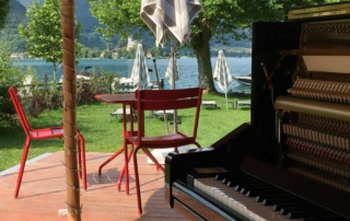 Piano les pieds dans l'eau à l'hotel Beau-Site à Talloires, face au chateau de Duingt, pour mariage